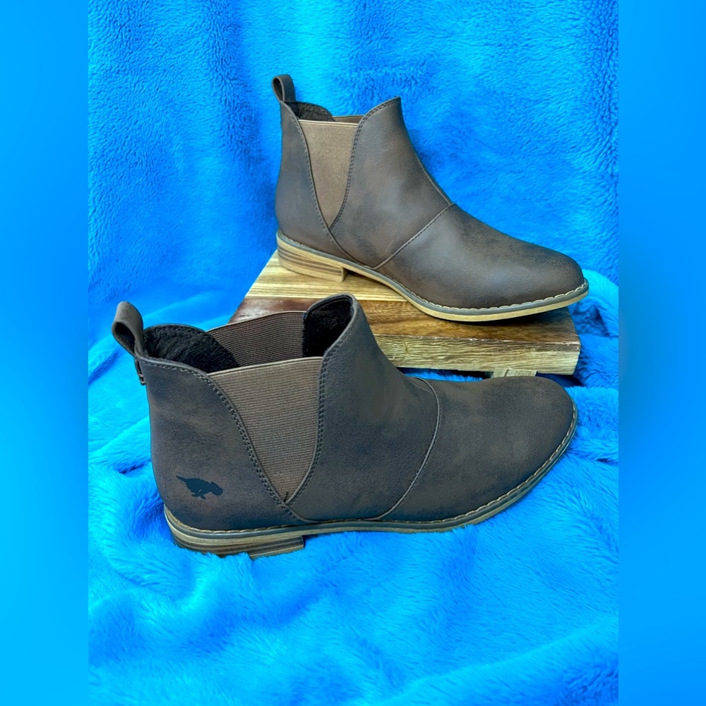 EUC brown Rocketdog bootie size 8.5